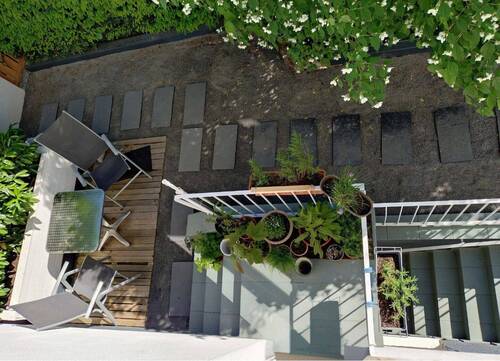 Sitzecke neben dem Haus - 