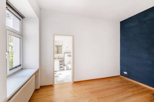 Schlafzimmer mit Bad en Suite - 2 Zimmer Etagenwohnung in Berlin