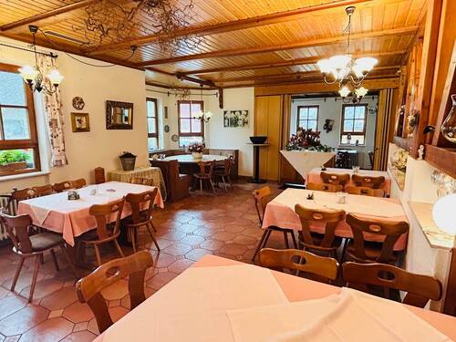 Restaurantbereich - Mehrfamilienhaus, Wohnhaus mit 215,00 m² in Singen zum Kaufen
