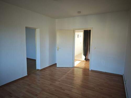 Wohnzimmer - 2 Zimmer Etagenwohnung in Regis-Breitingen