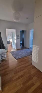 Großer Flur-Dielenbereich - Etagenwohnung mit 85,00 m&sup2; in Würzburg zur Miete