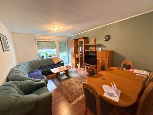 Ansicht I: Wohn- und Esszimmer - Geräumige 3-Zimmer-Wohnung mit EBK und BALKON in München-Aubing