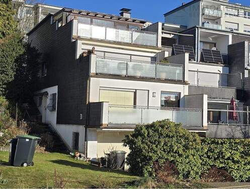 Straßenansicht - EINFAMILIENHAUS MIT EINLIEGERWOHNUNG IN FAMILIENFREUNDLICHER LAGE