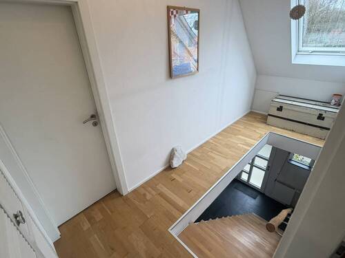 OG_Flur und Treppenaufgang (1) - 