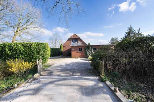 Einfahrt - 4 Zimmer Einfamilienhaus zum Kaufen in Varel