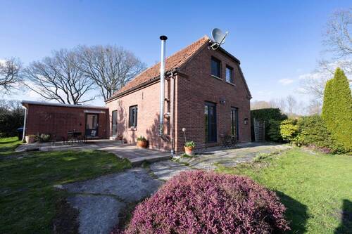 Blick vom Garten zum Haus - 4 Zimmer Einfamilienhaus in Varel