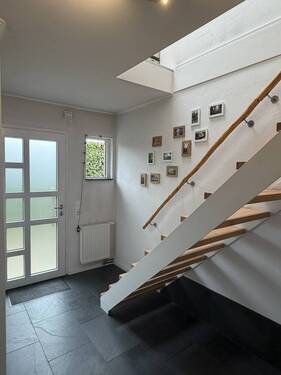 Treppenaufgang zum OG (1) - Einfamilienhaus mit 110,00 m&sup2; in Varel zum Kaufen