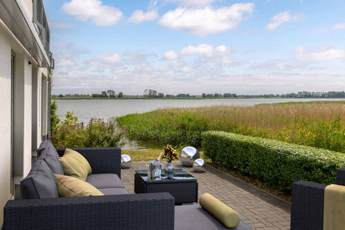 große Terrasse mit Sehnsuchtsblick - 