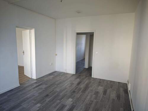 Wohnzimmer - 3 Zimmer Etagenwohnung in Regis-Breitingen