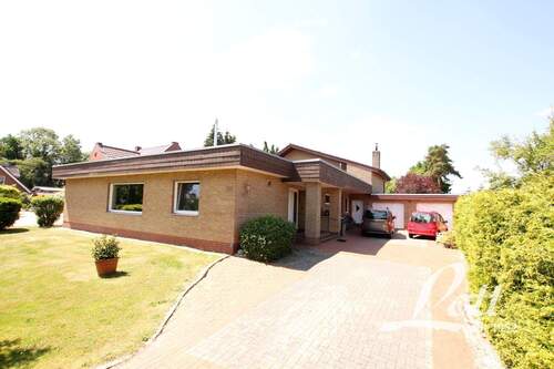 Hofauffahrt - Einfamilienhaus mit 323,60 m&sup2; in Rhauderfehn zum Kaufen