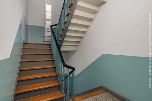 Treppenhaus - 4 Zimmer Etagenwohnung zum Kaufen in Hannover