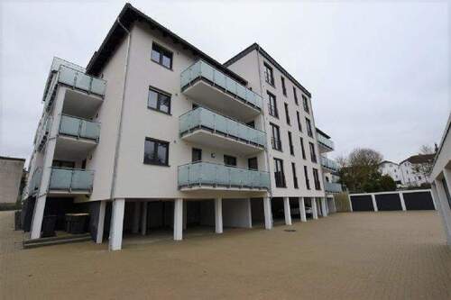 rückwärtige Ansicht - Moderne Komfortwohnung, Erdwärme, barrierearm, Aufzug, großer Balkon