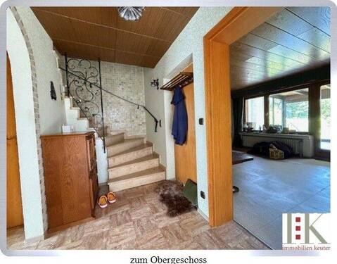zum Obergeschoss - 