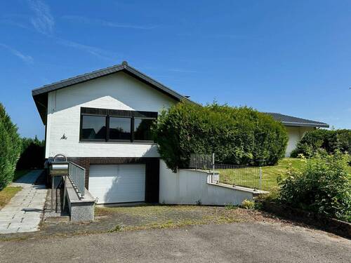 Strassenansicht - Ein Zuhause zum Durchatmen - Weitblick inklusive!