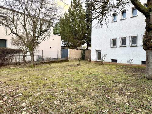 Vorgarten - Einfamilienhaus mit 213,00 m&sup2; in Offenbach zum Kaufen