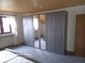 Schlafzimmer teilmöbliert - 