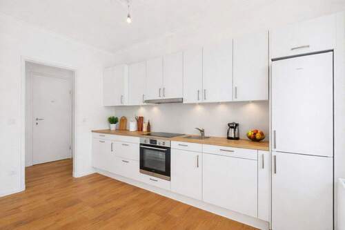 Küche mit KI bearbeitet - Etagenwohnung mit 91,50 m&sup2; in Berlin zum Kaufen