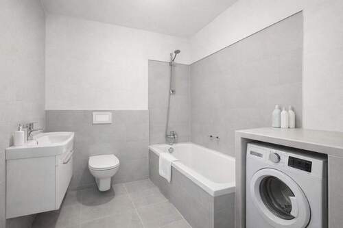 Badezimmer (KI bearbeitet) - 