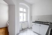 Tagesbelichtete Küche - 2 Zimmer Etagenwohnung in Berlin-Mitte