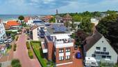 Drohnenansicht - 7 Zimmer Mehrfamilienhaus, Wohnhaus zum Kaufen in Laboe