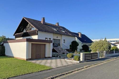 Straßenansicht - Einfamilienhaus mit 200,00 m² in Kronach zum Kaufen