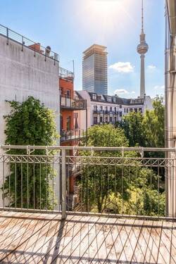 Balkon mit Blick zum Fernsehturm - 4 Zimmer Etagenwohnung in Berlin