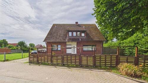 Außenansicht - Familienfreundliches Haus mit Wintergarten, Kamin und viel Platz zum Wohlfühlen