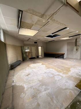 Ansicht Verkaufsraum - 2 Zimmer Büro zum Kaufen in Saarbrücken