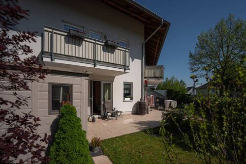 Außenansicht (2) - bezugsfreie und barrierearme Gartenwohnung mit Terrasse