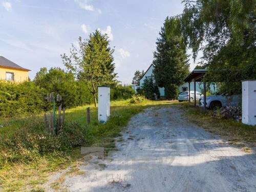 Einfahrt - 4 Zimmer Einfamilienhaus zum Kaufen in Chemnitz