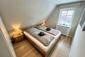 Schlafzimmer mit Einbauschrank - 