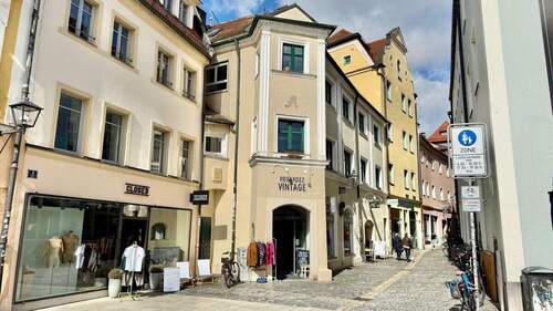 Bild 1 - Historisches Einzeldenkmal in Bestlage von Regensburg!