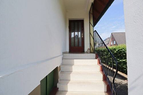 Hauseingang - 5 Zimmer Einfamilienhaus zum Kaufen in Halstenbek