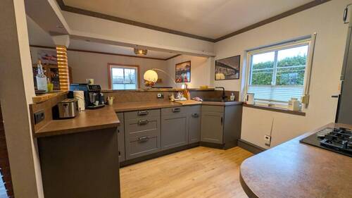 Offene Küche mit EBK - 4 Zimmer Bungalow in Sterup