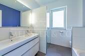 Vollbad mit sep. Dusche - 