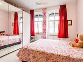 Geräumiges Schlafzimmer - 3 Zimmer Etagenwohnung in Hausen im Wiesental