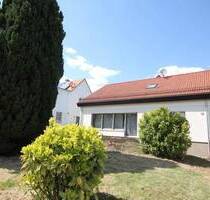 ...das unterkellerte Einfamilienhaus mit Einliegerwohnung, Einbauküche und Garage - Kusterdingen