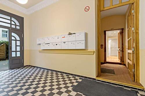 Durchgang Haus II - 4 Zimmer Etagenwohnung in Berlin