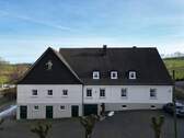 Seitenansicht Wohnhaus
- Bauernhaus, Landhaus mit 448,00 m&sup2; in Olpe zum Kaufen