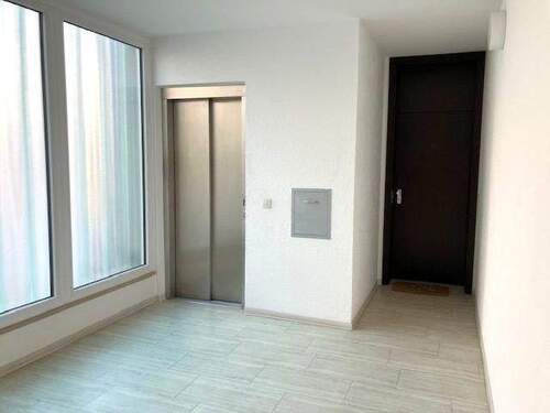 Aufzug bis vor die Tür - 4 Zimmer Etagenwohnung in Wiesbaden