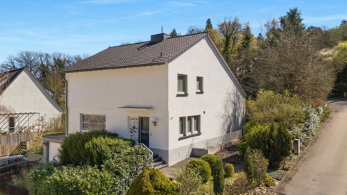 Hauseingang - Großzügiges Einfamilienhaus in Bad Münstereifel mit Atelier und weitläufigem Grundstück