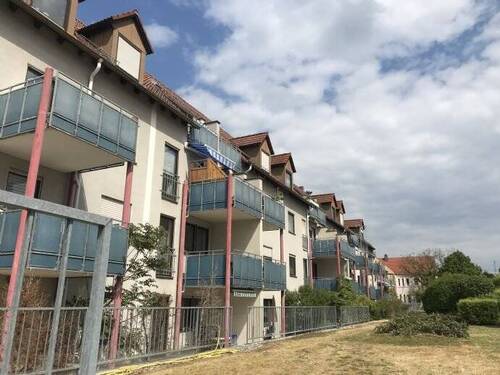 Ansicht Wohnanlage Balkonseite (Südausrichtung) - Hübsche 2-Zi.-Wohnung mit Küchenzeile, Südbalkon, TG-Stpl. in Erlangen-Ost, Nähe Berufsschule