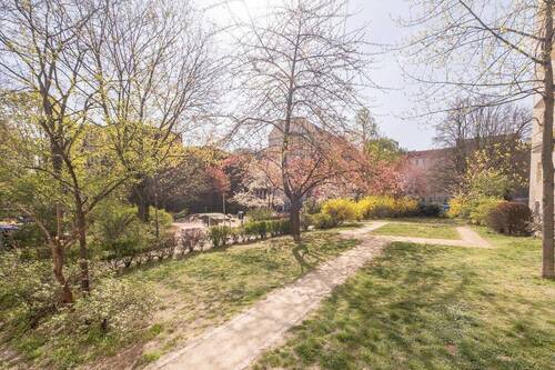 Weitere Ansicht begrünter Innenhof - 