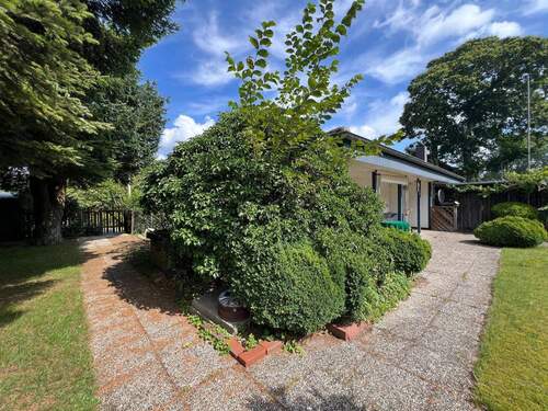 Blickwinkel Gartenzugang und Terrasse - 