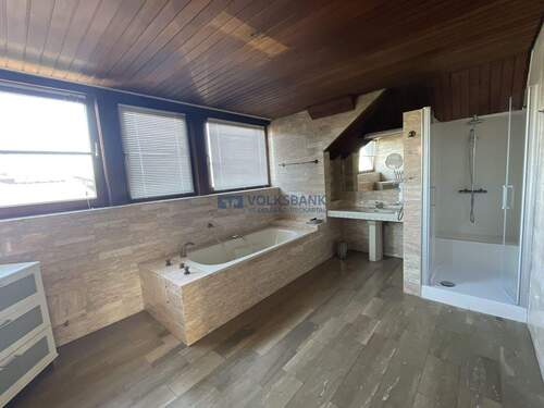 Helles Hauptbadezimmer - 