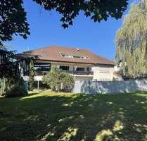 In gesuchter Feldrandlage: Freistehendes Einfamilienhaus mit Einliegerwohnung auf Traumgrundstück! - Sankt Leon-Rot St Leon