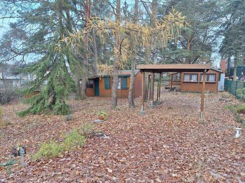 Blick auf das Grundstück mit Carport und Bungalows - Grundstück zum Kaufen in Kolberg