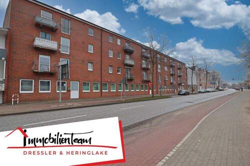 Gebäudeansicht - Zentrale 2-Zimmer City-Wohnung in Elmshorn - Modernisiert & sofort verfügbar mit eigenem Stellplatz