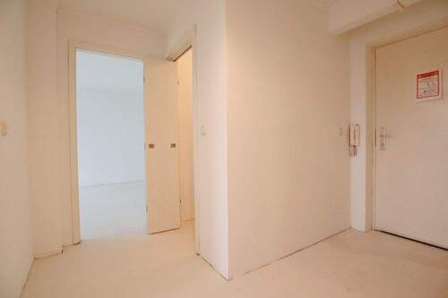 Flur - 2 Zimmer Etagenwohnung zum Kaufen in Elmshorn