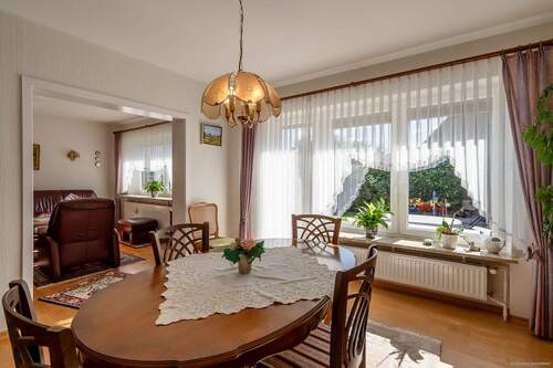 Essbereich, Blick zum Wohnbereich - 